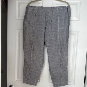 Old Navy White and Blue Cropped Pants